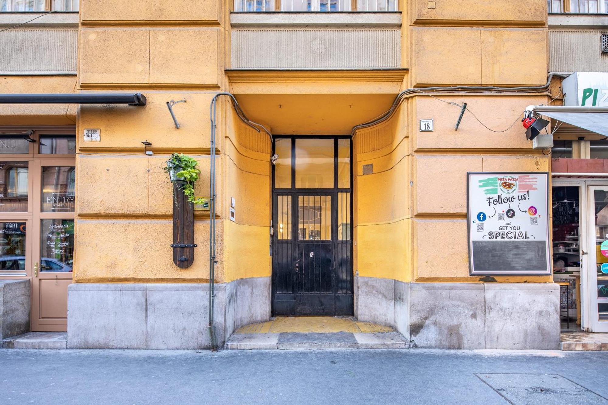 Very Central - Small Studio For Solo Traveller Budapest Esterno foto